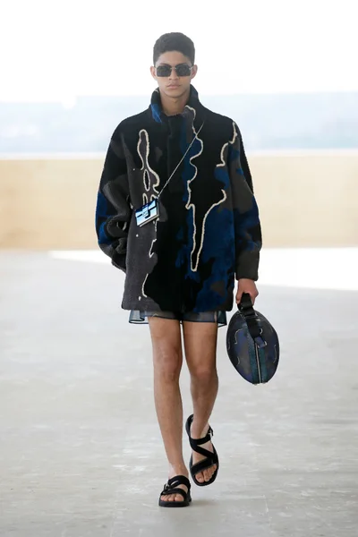 Look 40